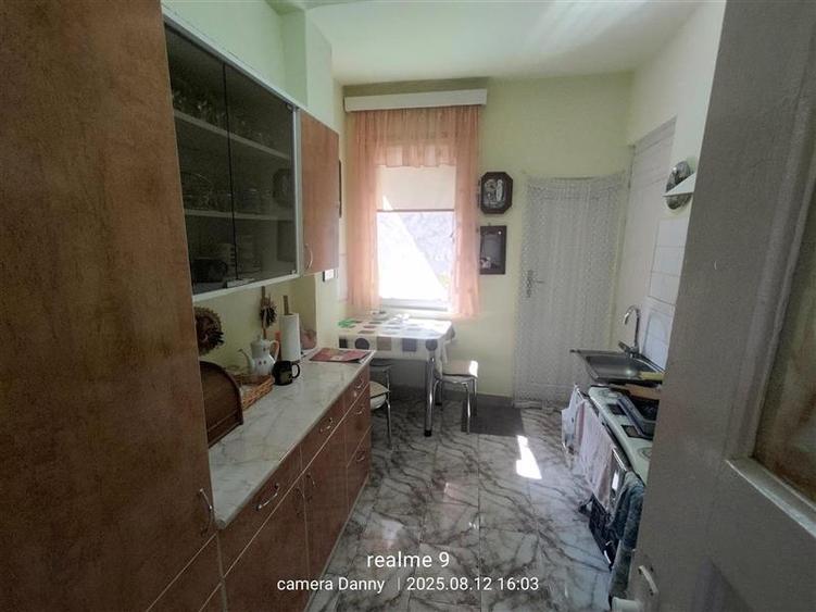 Casă individuală cu 5 camere cu Teren 300 Mp în Muncitoresc