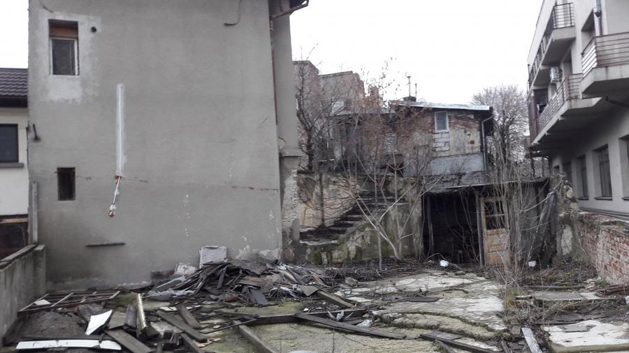 Casă cu 14 camere cu Canalizare în Parcul Carol
