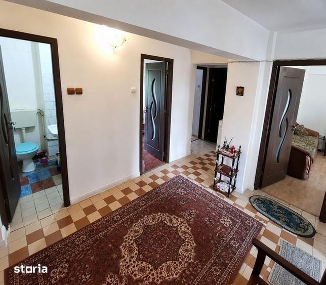 Apartament cu 3 camere decomandat în Brazda lui Novac
