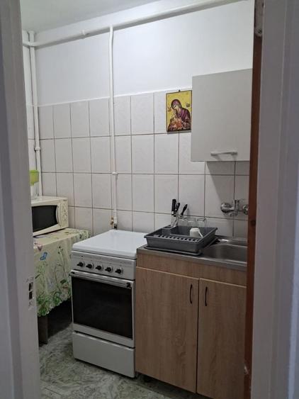 Ofer spre inchiriere garsoniera, Strada Pietatii (langa Sala Polivalenta), parter ,pret 1000 lei - 4