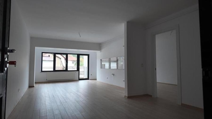Apartament cu 2 camere decomandat în Sud