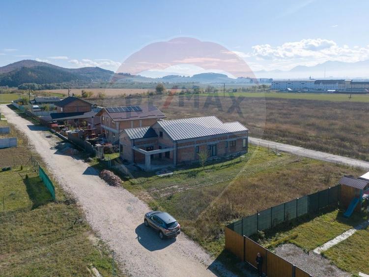 Duplex cu 6 camere cu Teren 500 Mp în Bod