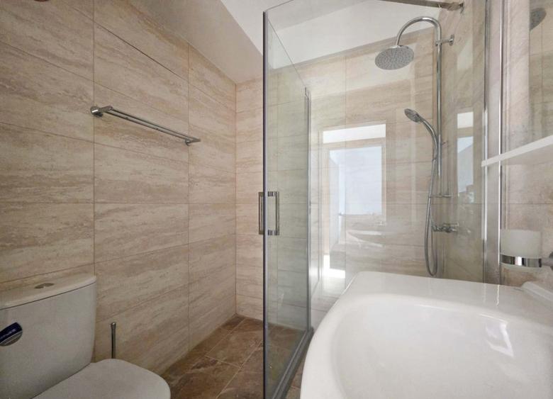 Apartament cu 3 camere semidecomandat în P-ța Ovidiu