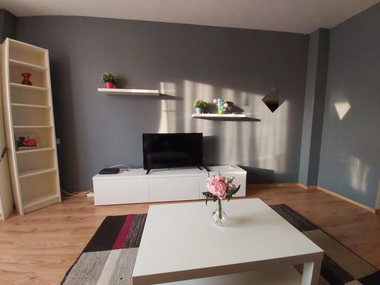 Apartament cu 2 camere decomandat în Vitan