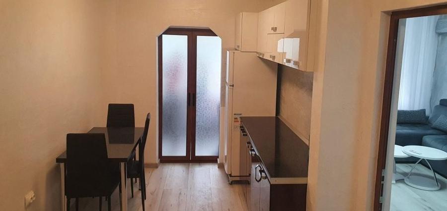 Apartament cu 2 camere decomandat în Școlilor