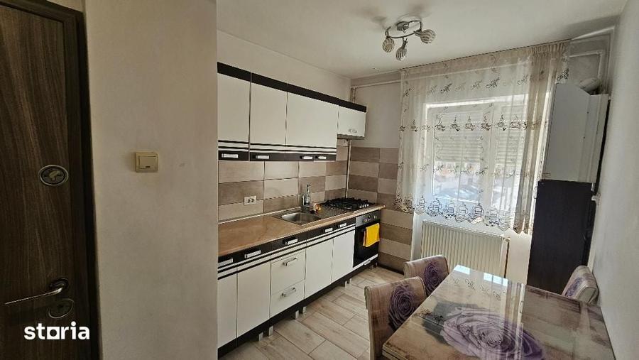 Apartament cu 2 camere semidecomandat în Cetate