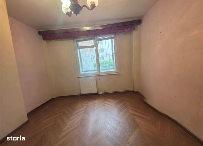 Apartament cu 3 camere decomandat în Scriitorilor
