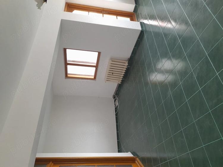 Apartament cu 3 camere semidecomandat în Micro 3