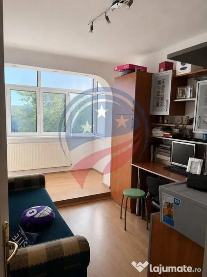 Apartament cu 4 camere decomandat în Central