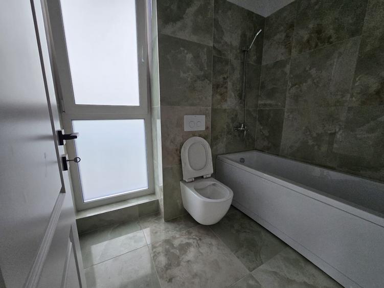 Apartament cu 3 camere semidecomandat în Păcurari