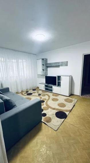 Apartament cu 3 camere semidecomandat în Dacia