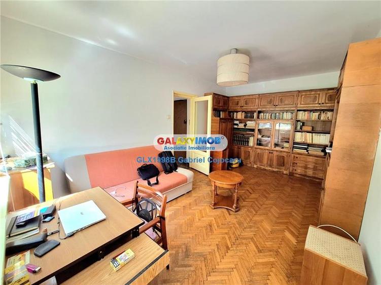 Apartament cu 3 camere semidecomandat în Baba Novac