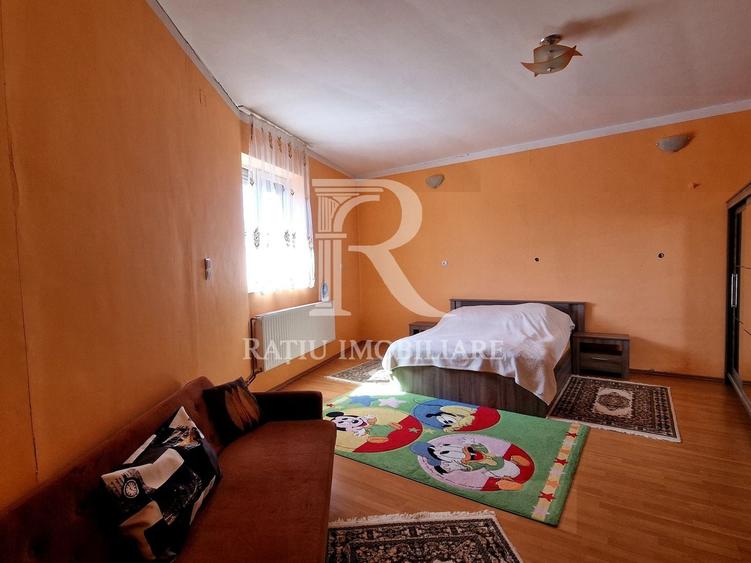 Casă individuală cu 6 camere cu Canalizare în Central