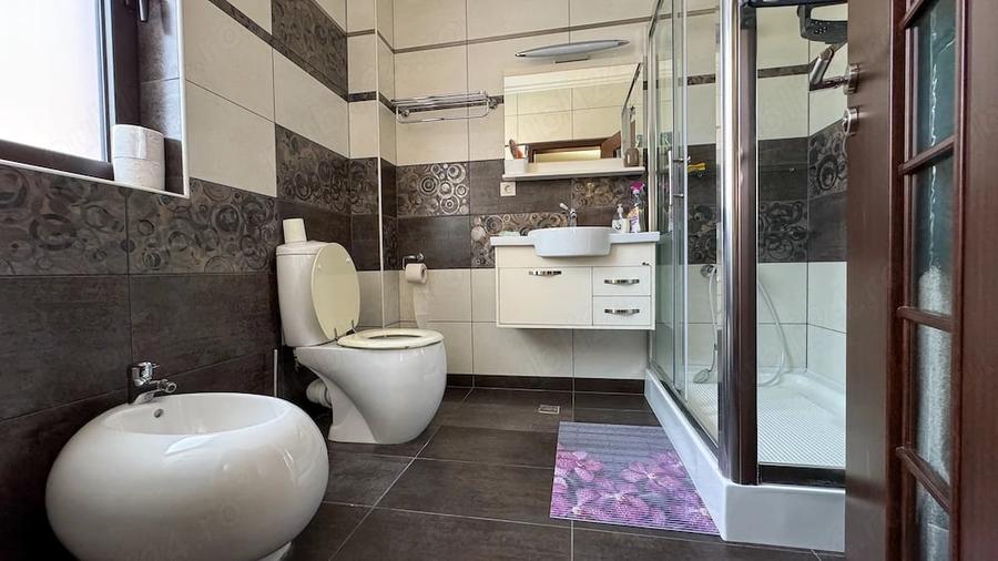 Apartament cu 4 camere decomandat în Aviației