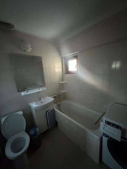 Apartament cu 3 camere decomandat în Slănic-Moldova