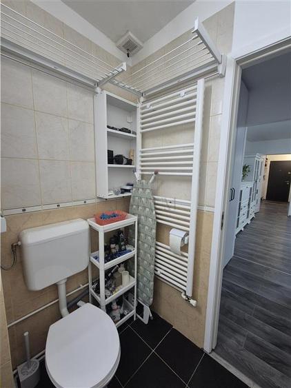 Apartament cu 2 camere semidecomandat, mobilat în Dâmbovița