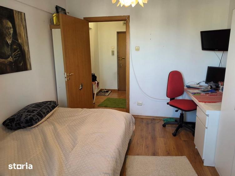 Apartament cu 3 camere semidecomandat în Vatra Luminoasă
