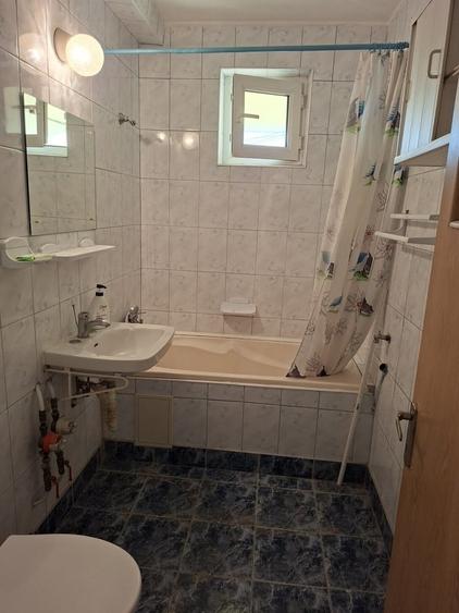 Apartament cu 3 camere semidecomandat în Gorjului