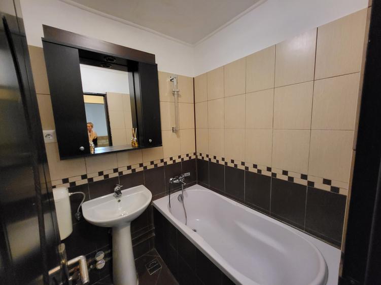 Apartament cu 2 camere decomandat în Apărătorii Patriei