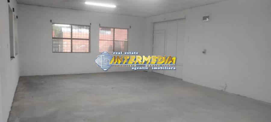 Casă individuală cu 4 camere cu Canalizare în Central