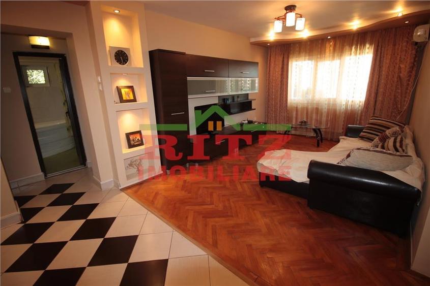 Apartament cu 3 camere semidecomandat în Ultracentral