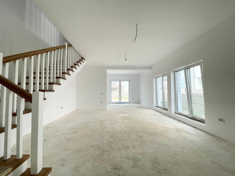 Duplex cu 4 camere cu Canalizare în Urseni