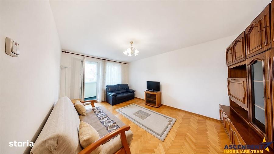 Apartament cu 4 camere decomandat, mobilat în Tractorul