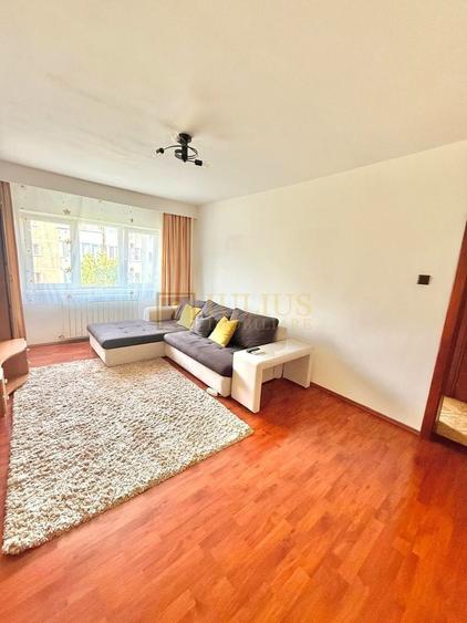 Apartament cu 3 camere decomandat, mobilat în Girocului