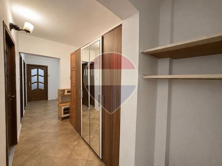 Apartament cu 3 camere în Răcădău