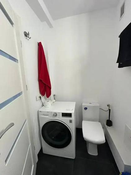 Apartament cu 3 camere semidecomandat în Gara de Nord