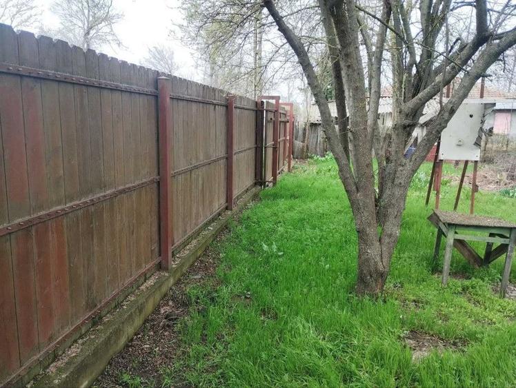 Teren de 572 mp, în Răzvani