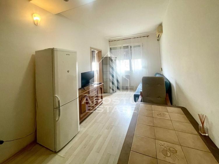 Apartament cu 2 camere semidecomandat, mobilat în Aurel Vlaicu