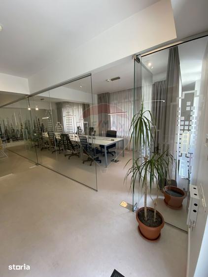 Spațiu comercial, de 380 mp, în Centrul Civic