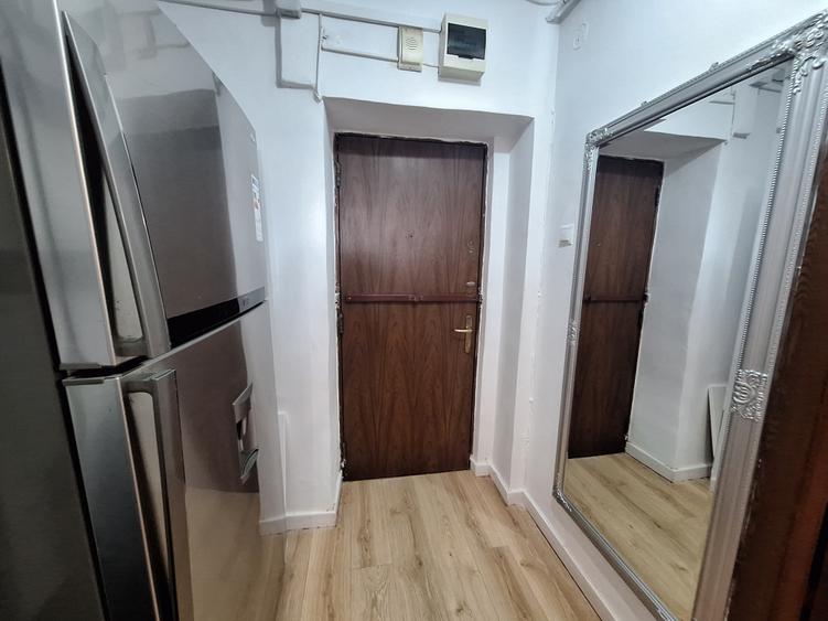 Apartament cu 2 camere semidecomandat în Grivița