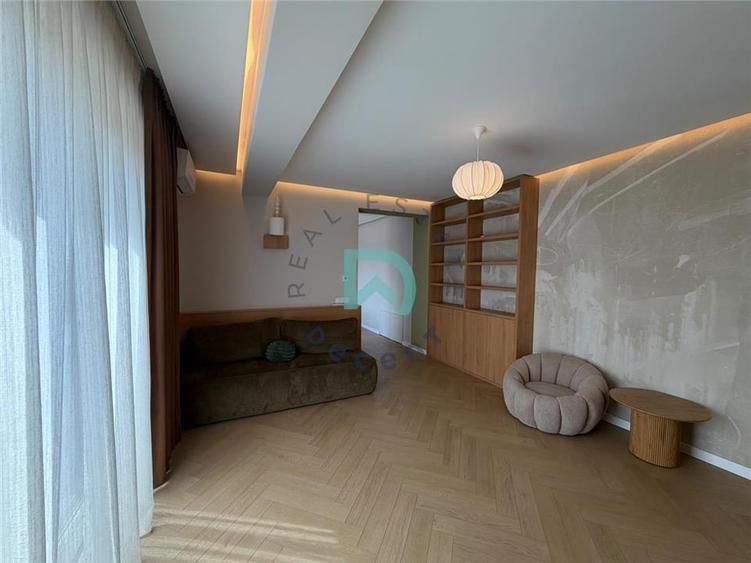 Apartament cu 3 camere decomandat, mobilat în Central
