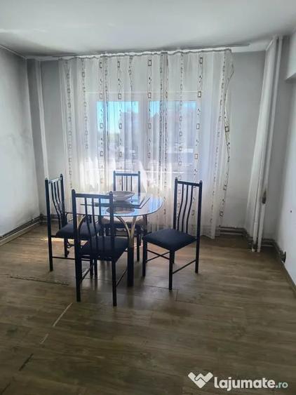 Garsonieră decomandată în UTA