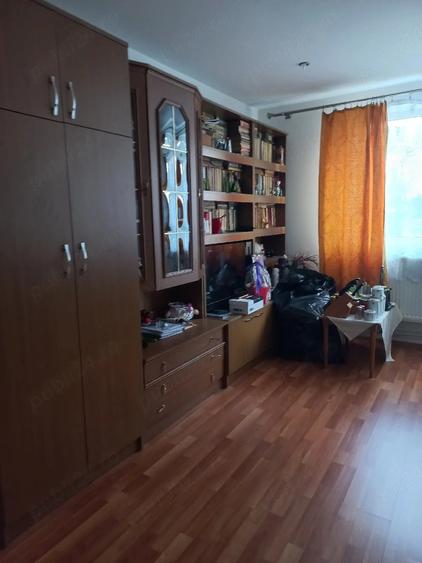 Apartament cu 4 camere semidecomandat în Central