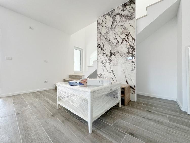 Duplex cu 5 camere cu Canalizare în Braytim