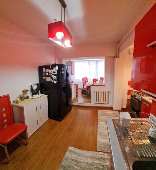 Apartament cu 3 camere decomandat în 22 Decembrie