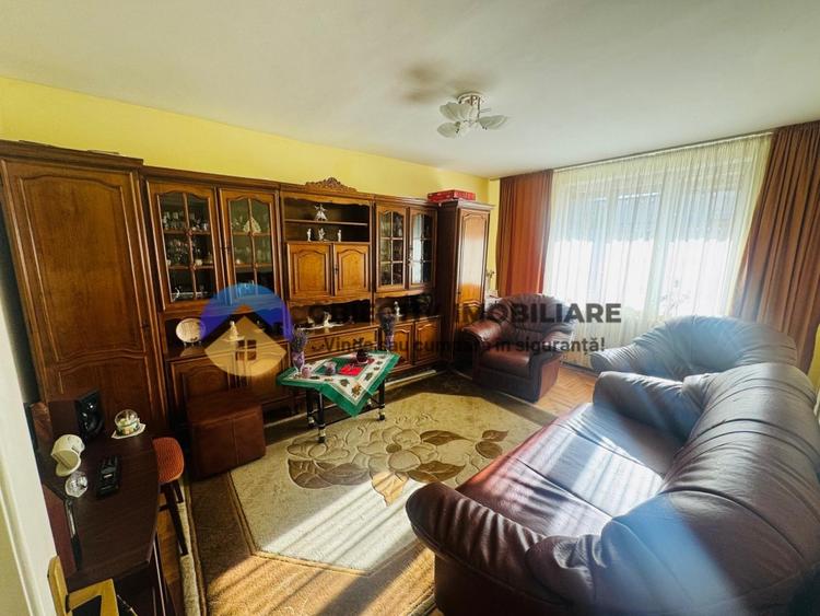 Apartament cu 4 camere decomandat în Central