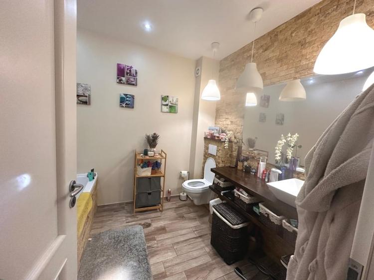 Apartament cu 2 camere semidecomandat, mobilat în Florești