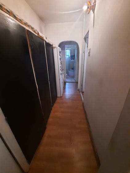 Apartament cu 3 camere semidecomandat, mobilat în Baza 3