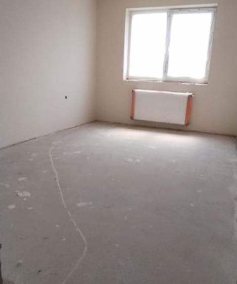 Apartament cu 2 camere semidecomandat în Chinteni