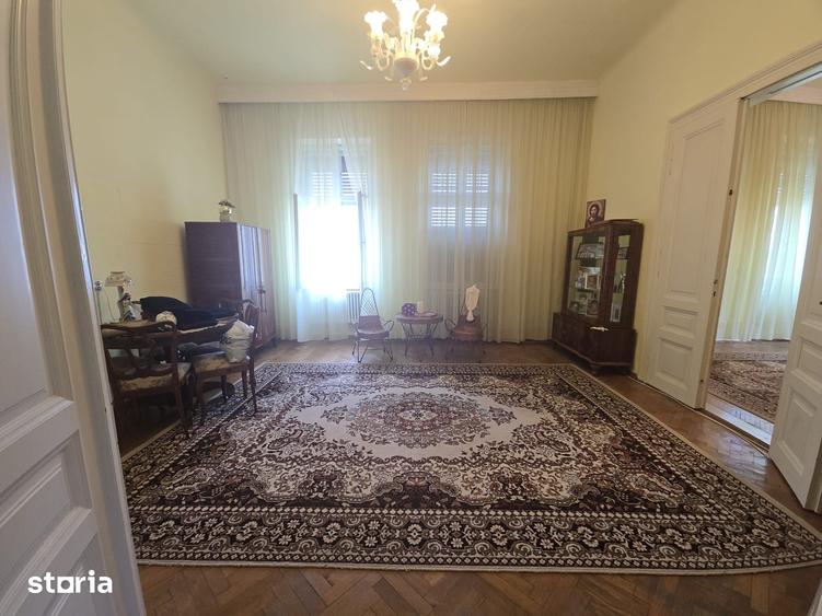 Casă cu 6 camere cu Teren 606 Mp în Lipoveni