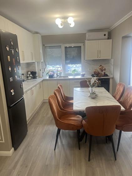 Apartament cu 3 camere decomandat în Nufărul