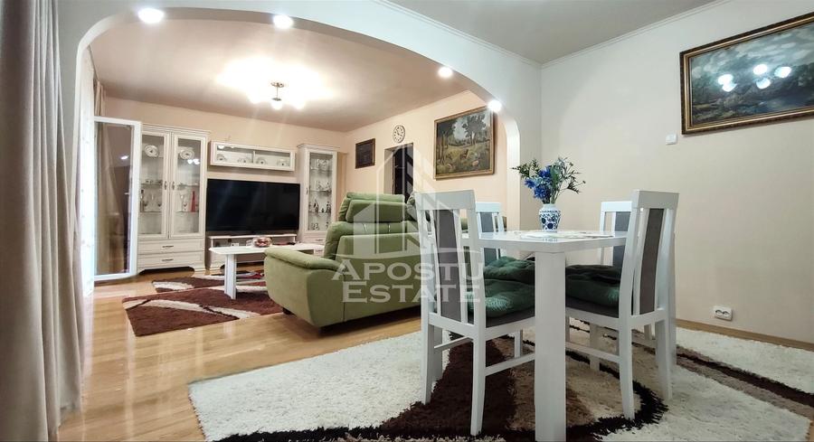Apartament cu 4 camere semidecomandat, mobilat în Miorița