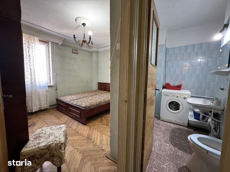 Apartament cu 5 camere decomandat în Nicolae Titulescu