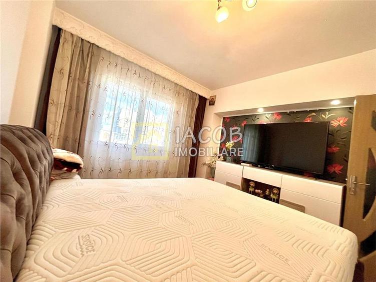 Apartament cu 2 camere decomandat, mobilat în Republicii