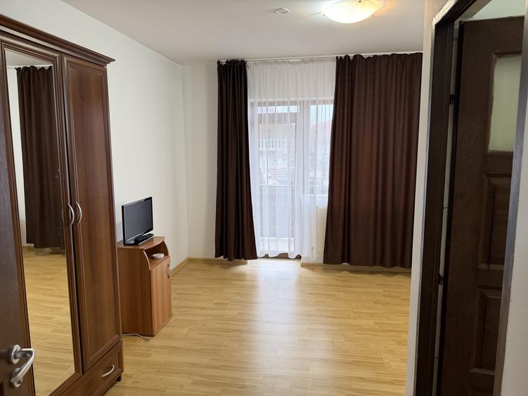 Apartament cu 3 camere decomandat, mobilat în Vasile Aaron