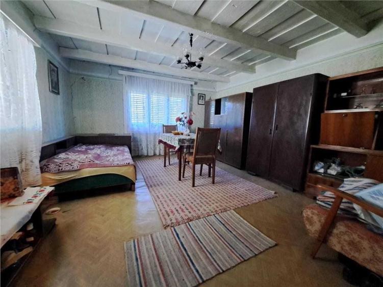 Casă cu 2 camere semidecomandat în Șișterea